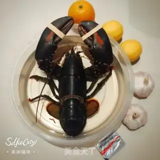 Make Garlic Boston lobster step 0