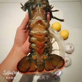 Make Garlic Boston lobster step 1
