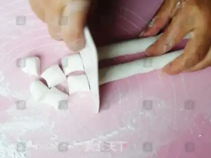 Make A little round of wine step 5