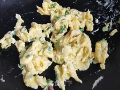 Make Onion fried eggs step 5