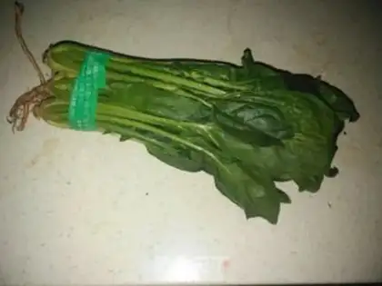 Make Spinach fried eggs step 0