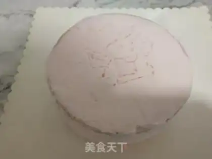 Make Happy girl cartoon cream cake step 7