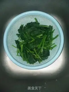 Make Spinach fried eggs step 2