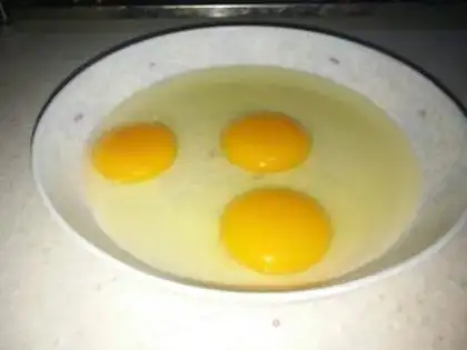 Make Spinach fried eggs step 3