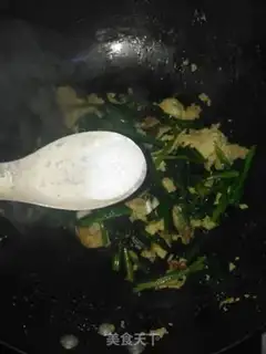 Make Spinach fried eggs step 9