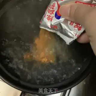 Make Spicy cabbage and noodles step 3