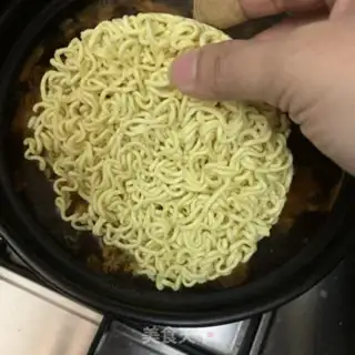 Make Spicy cabbage and noodles step 4