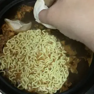 Make Spicy cabbage and noodles step 5
