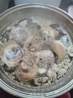 Make Peanut pig feet step 1