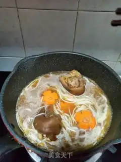Make Pig hoof noodles step 2