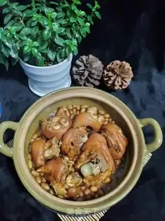 Make Peanut pig feet step 6