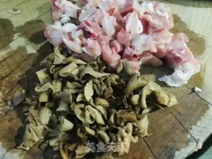 Make Chicken mushroom noodles step 1