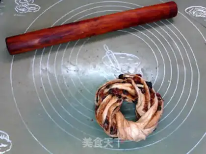 Make Sweet cinnamon Christmas croissants step 16