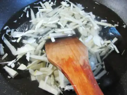 Make The pickles are fried shrimp step 5