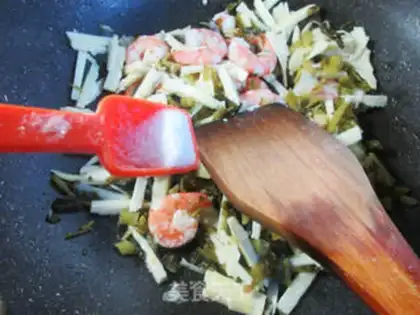 Make The pickles are fried shrimp step 8