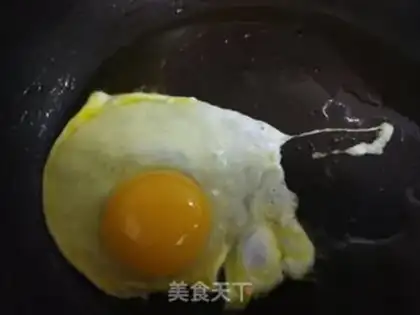 Make omelet soup step 0
