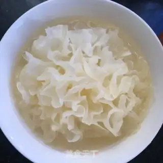 Make A silver apple with red sugar step 0