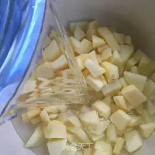 Make A silver apple with red sugar step 4