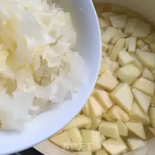 Make A silver apple with red sugar step 6