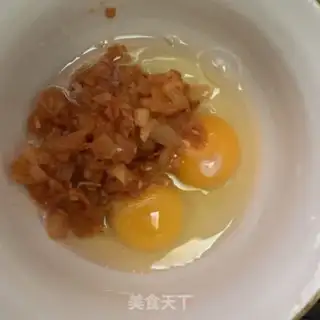 Make Hot cabbage fried eggs step 1