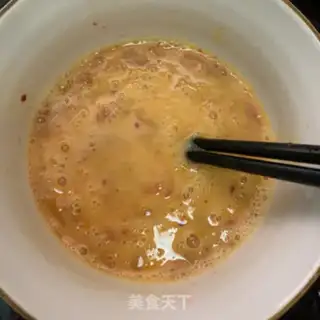 Make Hot cabbage fried eggs step 2