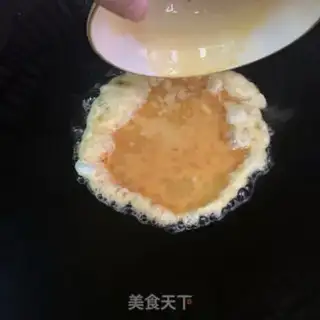 Make Hot cabbage fried eggs step 3
