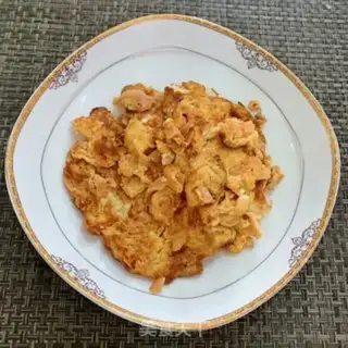 Make Hot cabbage fried eggs step 5