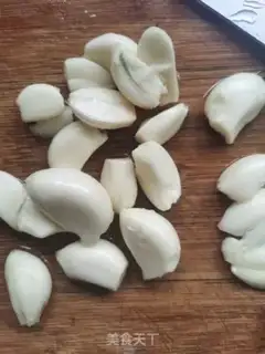 Make Garlic fans step 1