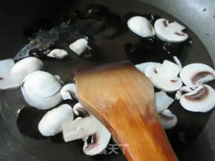 Make Fungus and eggs soup step 2