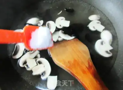 Make Fungus and eggs soup step 3