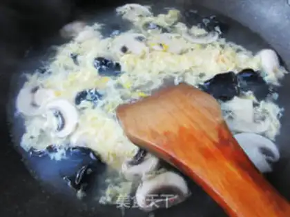 Make Fungus and eggs soup step 4