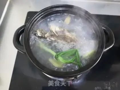 Make Yellowfish tofu soup step 2