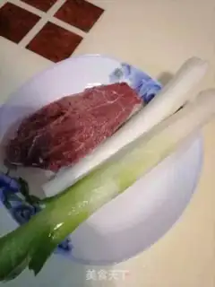 Make Onion fried lamb step 0