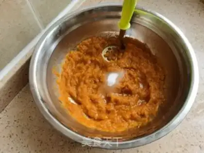 Make Hands on pumpkin noodles step 1