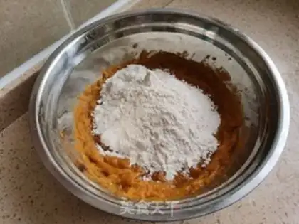 Make Hands on pumpkin noodles step 3