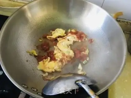 Make Egg and ketchup noodles step 2