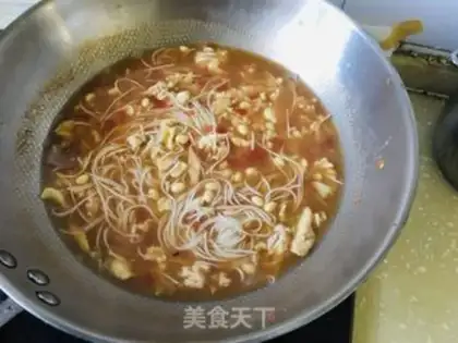 Make Egg and ketchup noodles step 3