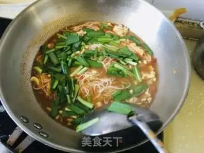 Make Egg and ketchup noodles step 4