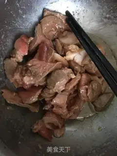 Make Onion fried lamb step 1