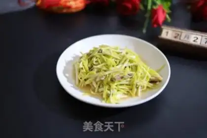 Make White radish to dry the squid soup step 1