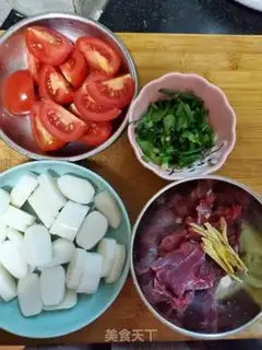 Make Tomato beef pastry step 1