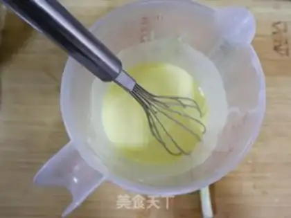 Make Black pepper milk egg waffles step 1