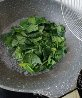 Make Spinach and liver soup step 2