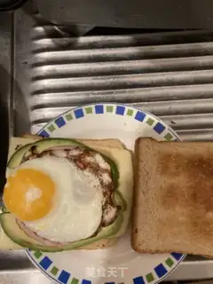 Make ♪ A cheesy butter and ham sandwich ♪ step 4