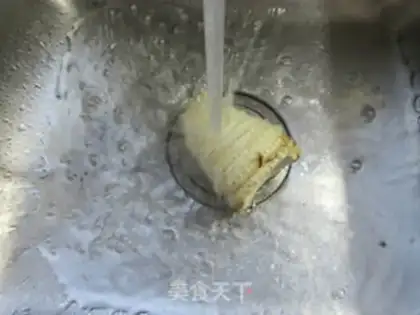 Make ♪ Squeeze the raisins ♪ step 1