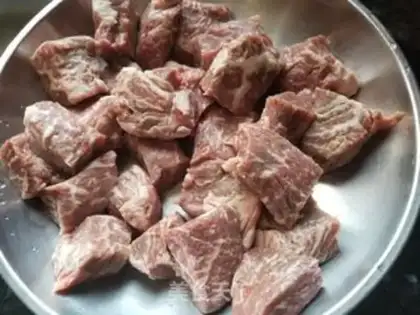 Make A salsa and carrot and beef stew step 1