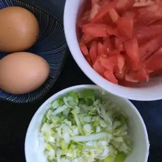 Make Tomato eggs for noodles step 1