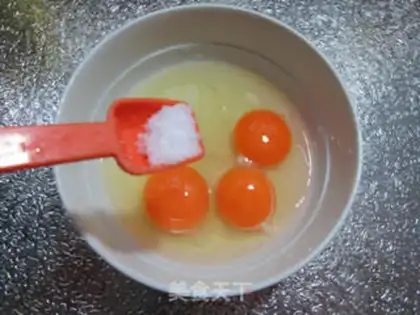 Make Egg fried dishes step 1