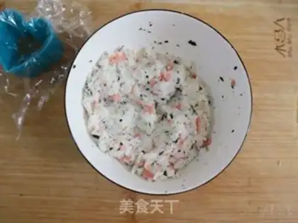 Make Seaweed ham rice step 3