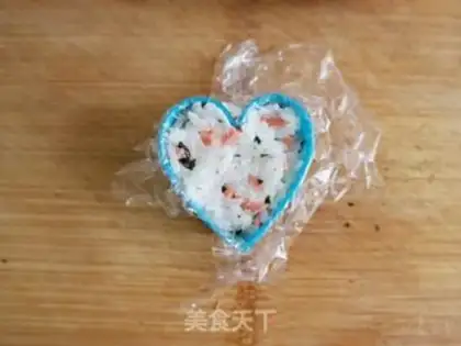 Make Seaweed ham rice step 4